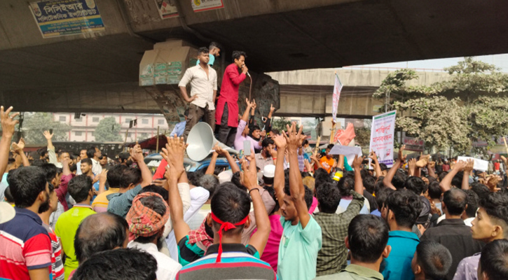 আবারও যাত্রাবাড়ী মোড় অবরোধ ব্যাটারি রিকশাচালকদের